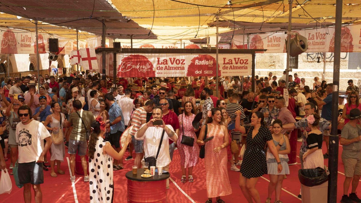 Un martes de buen ambiente en el ambigú de La Voz de Almería.