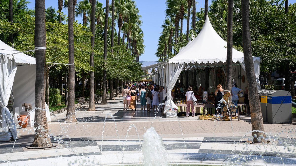 Imagen de la Rambla, que estos días acoge la Feria de la Alfarería.