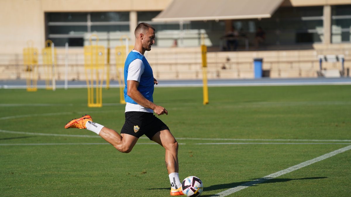 Rodrigo Ely en el campo Anexo del Estadio de los Juegos Mediterráneos.