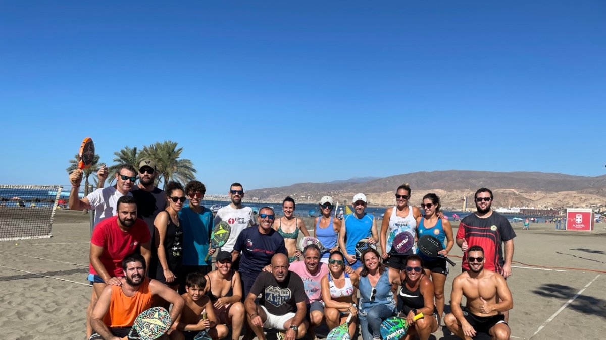 Los protagonistas en la arena del Palmeral.