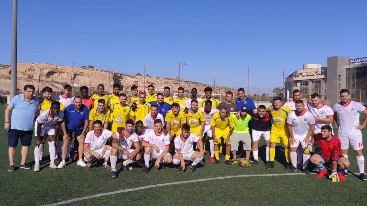 Foto de familia del Plus Ultra y del Comarca de Níjar.