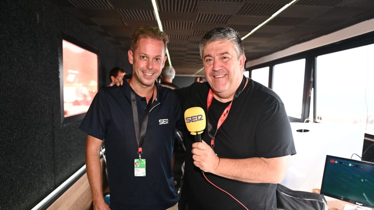 Borja Cuadrado con Iñigo Markínez en la meta del Cabo de Gata.