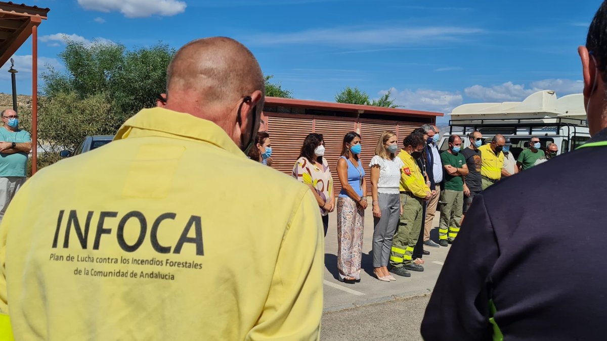 Minuto de silencio guardado en el CEDEFO de Alhama por el bombero fallecido en septiembre de 2021.