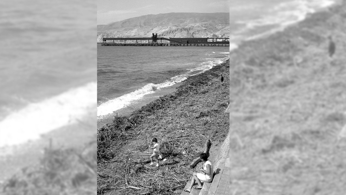 A mediados de septiembre ya no quedaba un alma en la playa, sobre todo si los primeros temporales de viento se habían comido la arena.