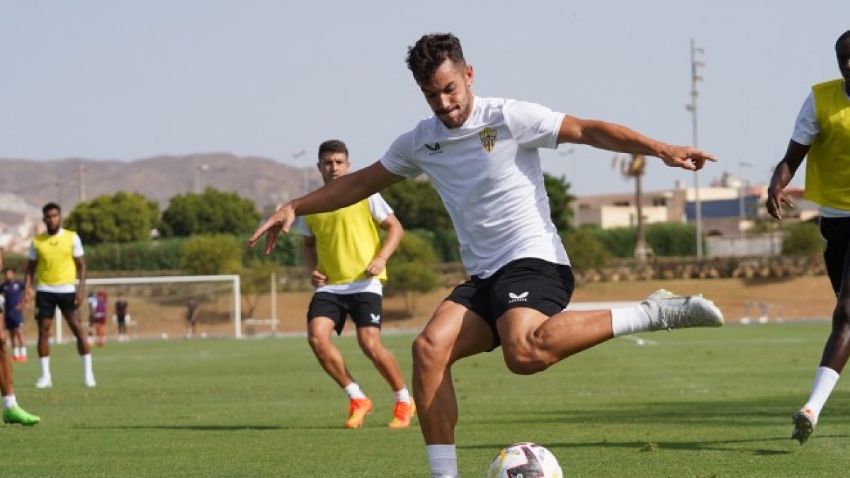 Curro Sánchez deja de pertenecer a la UD Almería.