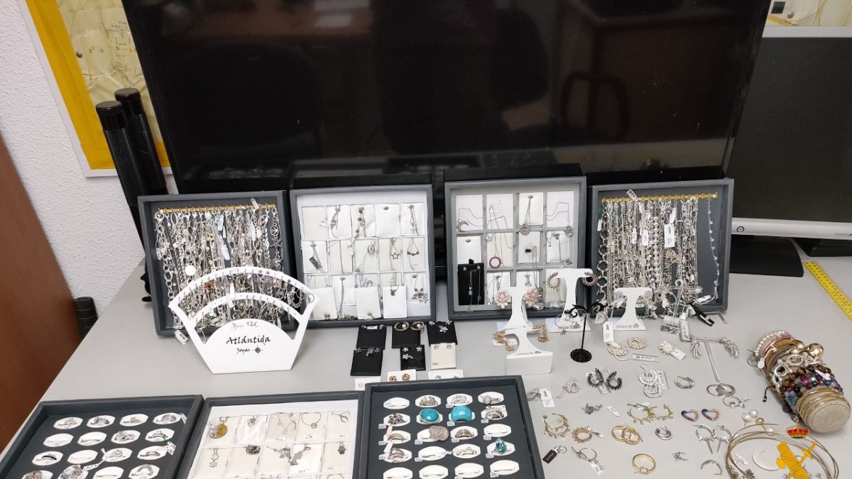 Joyas intervenidas por la Guardia Civil.
