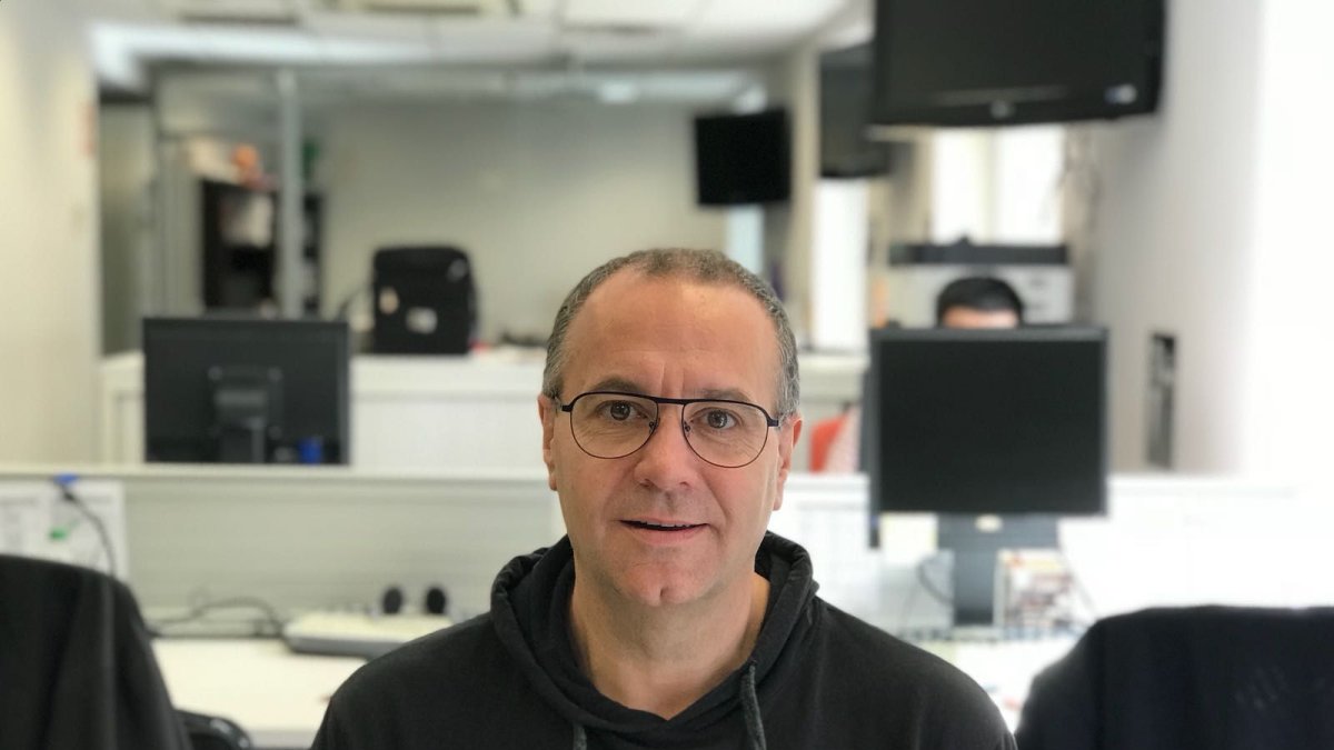 José Luis Rojí en la redacción de la Cadena SER.