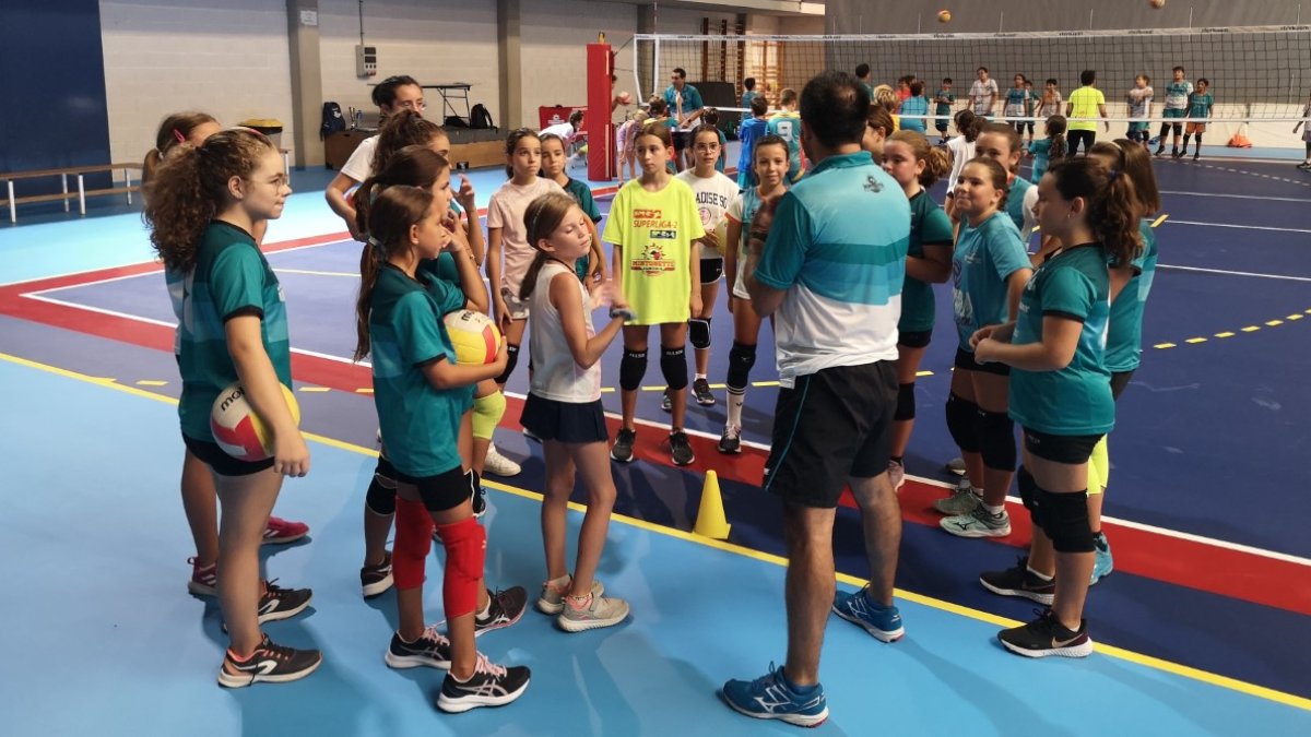 Las bases del Mintonette vuelven a la escuela.