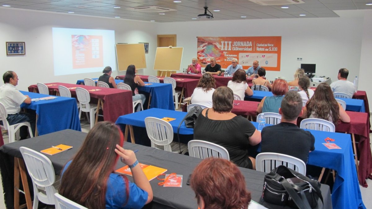 Imagen de la ponencia sobre diversidad celebrada en Vera.