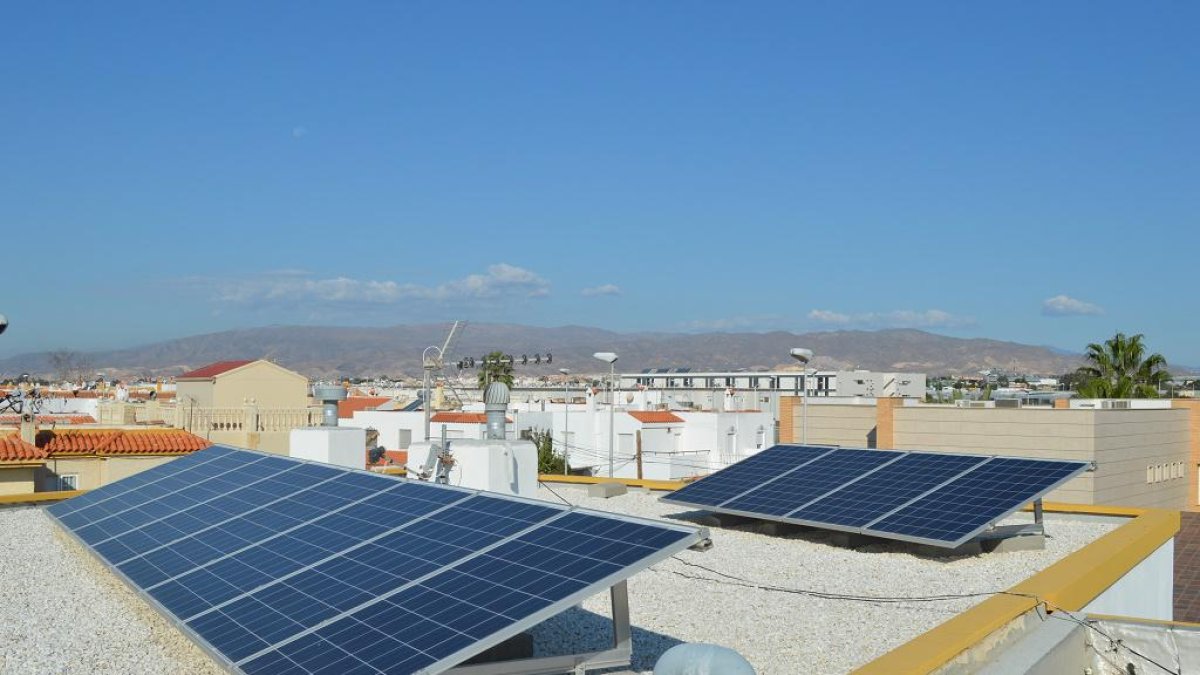 Instalación de paneles fotovoltaicos para autoconsumo.