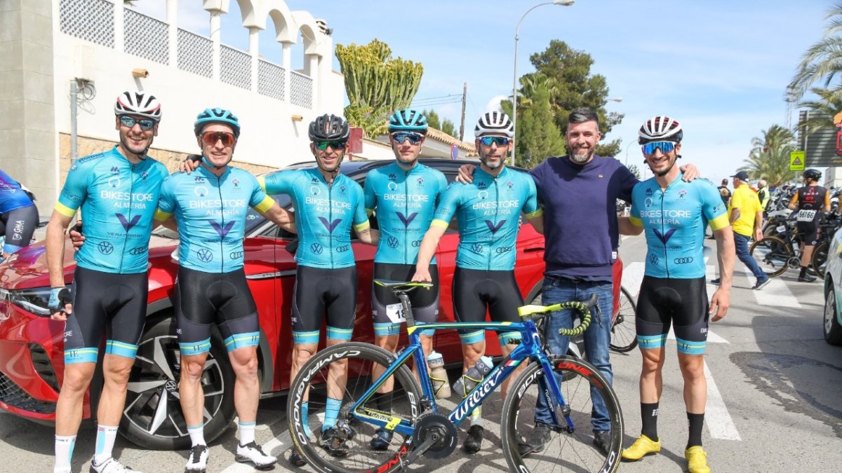 El Bikestore no se pierde una edición de La Vuelta a Almería.