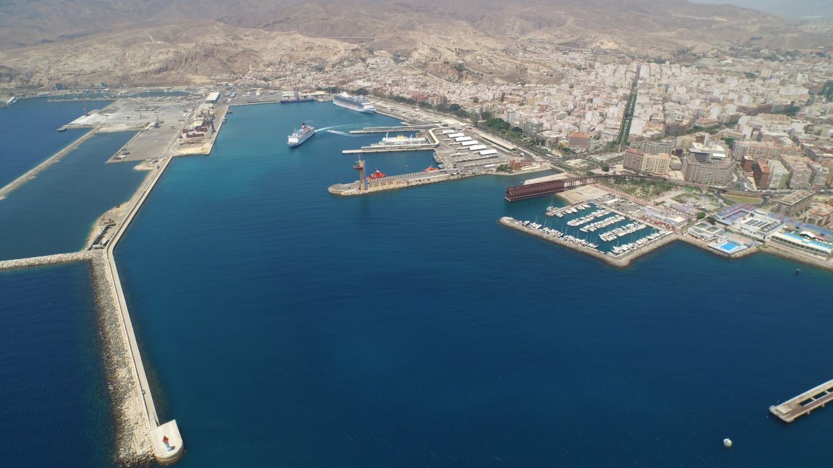 Panorámica del Puerto de Almería.
