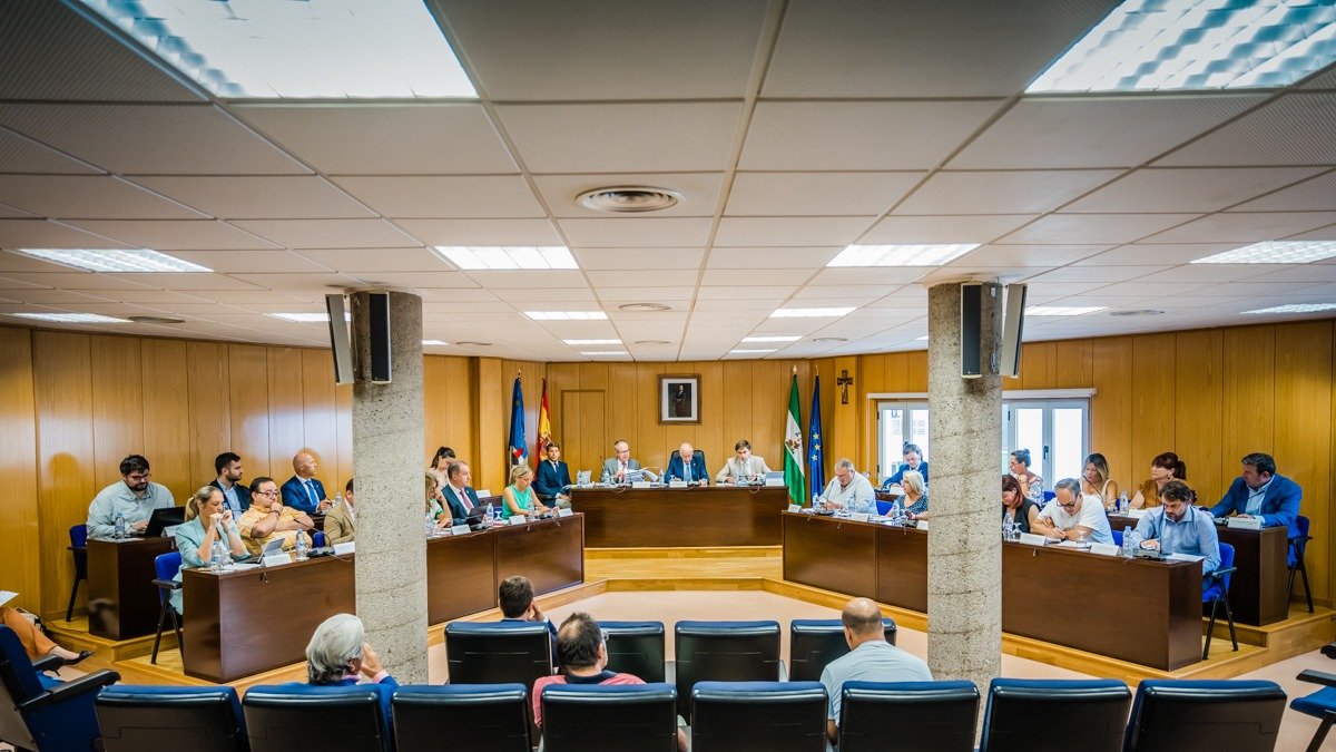 Imagen del Pleno en el Ayuntamiento de Roquetas de Mar.