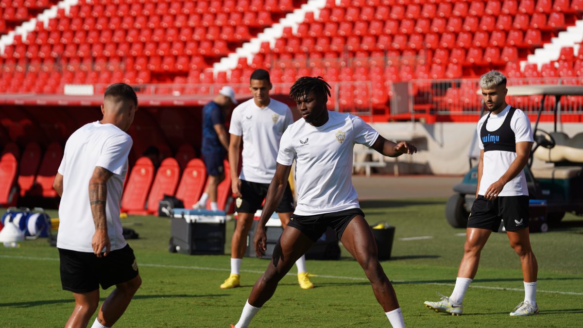 El Bilal Touré en el entrenamiento de este sábado en el Mediterráneo.