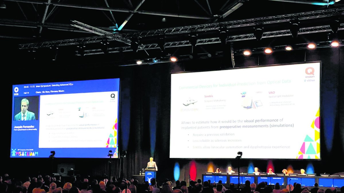 Dr. Joaquín Fernández, durante ponencia en Congreso Internacional de Oftalmología.