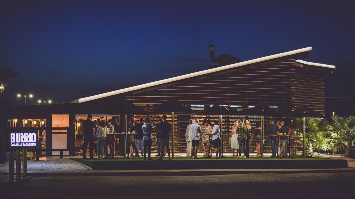 Burro Canaglia ofrece un ambiente único en Almerimar.