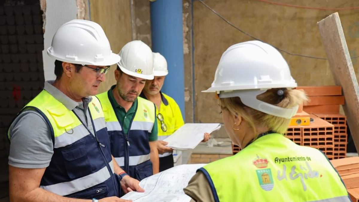 Visita de Francisco Góngora a las obras del nuevo Centro Cultural.