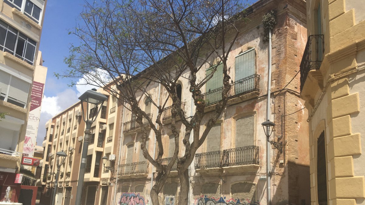 El edificio del Granero fue construido en 1878 en la Plaza del mismo nombre.