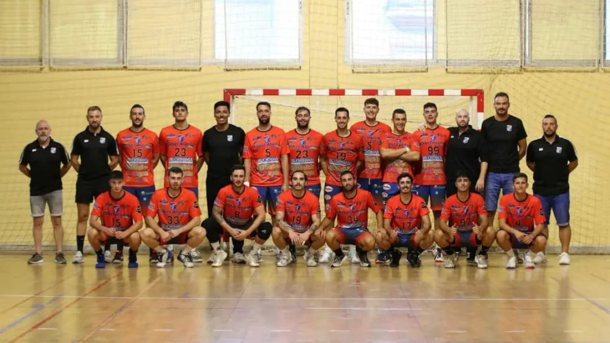 El CBM Cantera Sur Bahía de Almería comienza ‘por el final’ y recibe a BM Pinto en El Ejido.