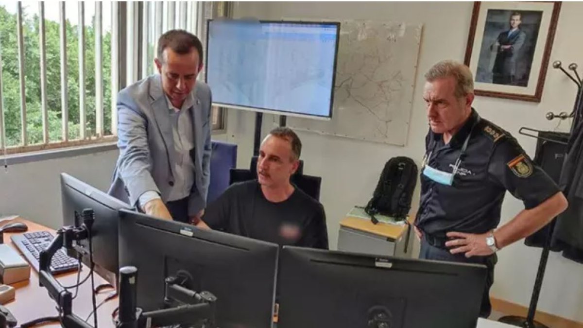 Visita del subdelegado del Gobierno a la Comisaría Provincial de Policía Nacional.