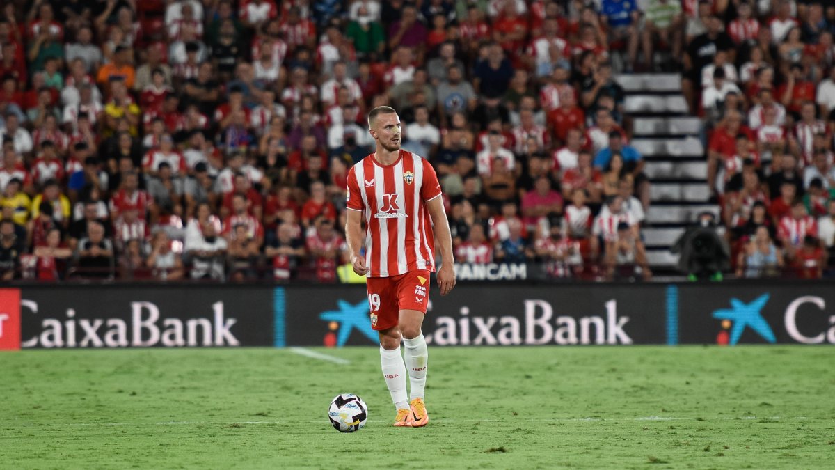Rodrigo Ely es un fijo en la pizarra del entrenador del Almería.