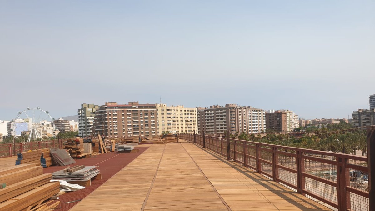 La madera, ya instalada.