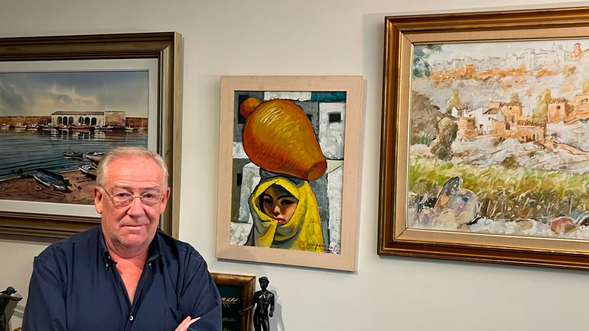 Fernando López Segura tiene en su despacho de Córdoba pinturas de Visconti, Perceval y de Soler Valero con La Alfarería de Sorbas.