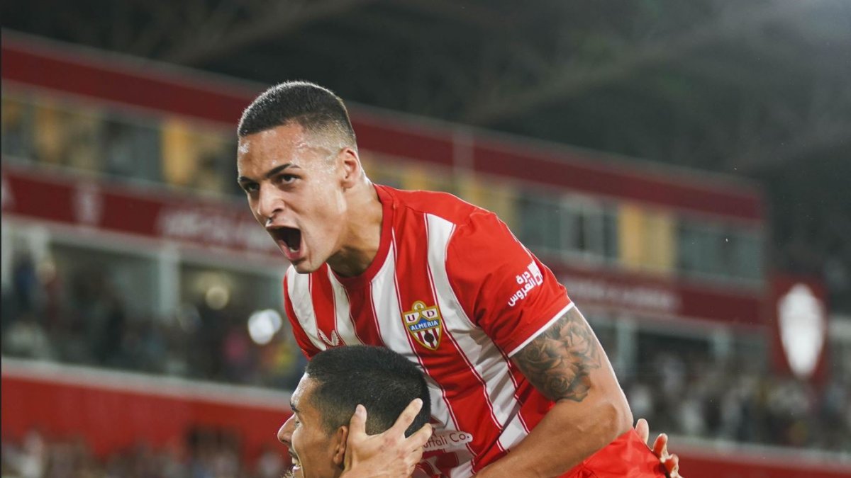Kaiky celebrando el gol de Ramazani al Real Madrid.