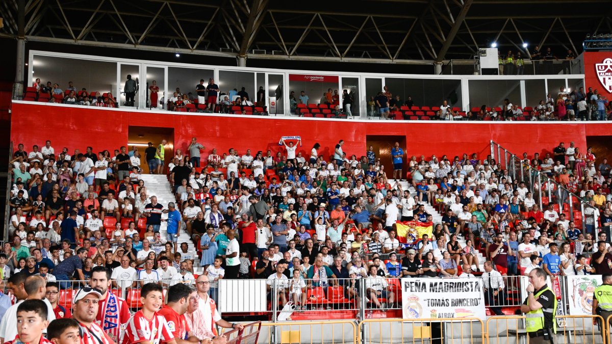 La afición del Almería nunca falla.