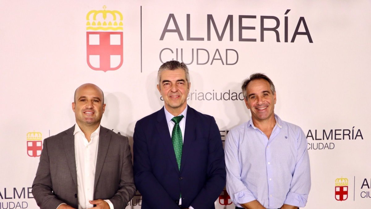 Ayuntamiento y Diputación arropan a Unicaja Costa de Almería para la final de la Supercopa de voleibol.