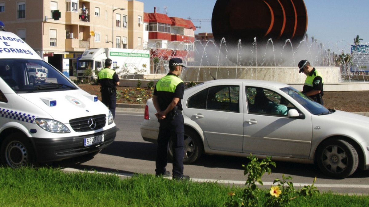 Un control de la Policía Local en Vícar.
