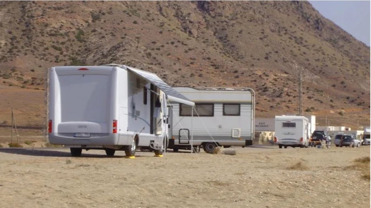 Imagen de archivo de caravanas en Cabo de Gata.