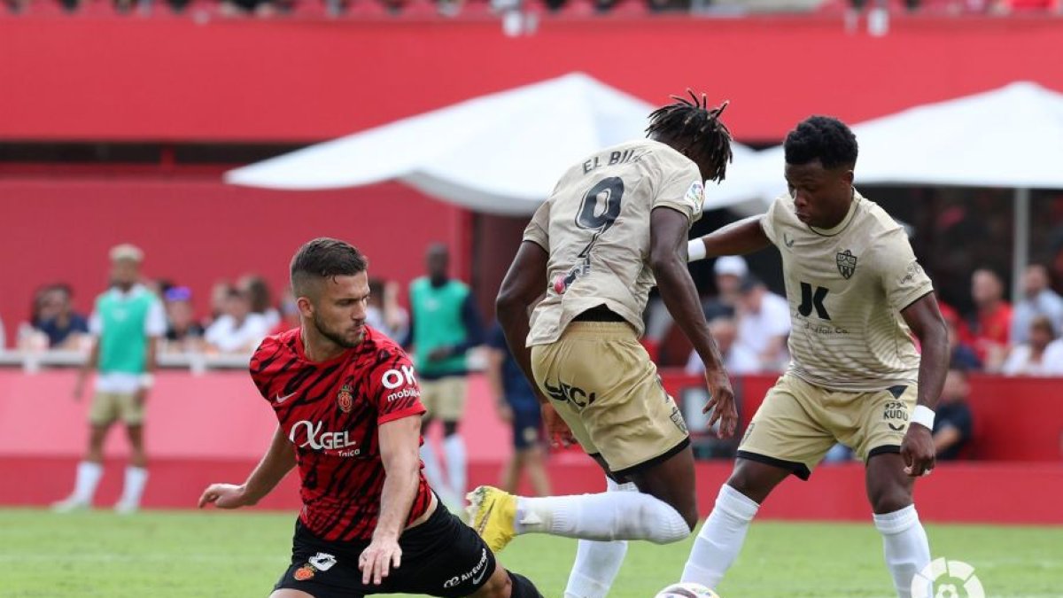 Arriba el UD Almería tiene dinamita pero nadie pone la mecha.