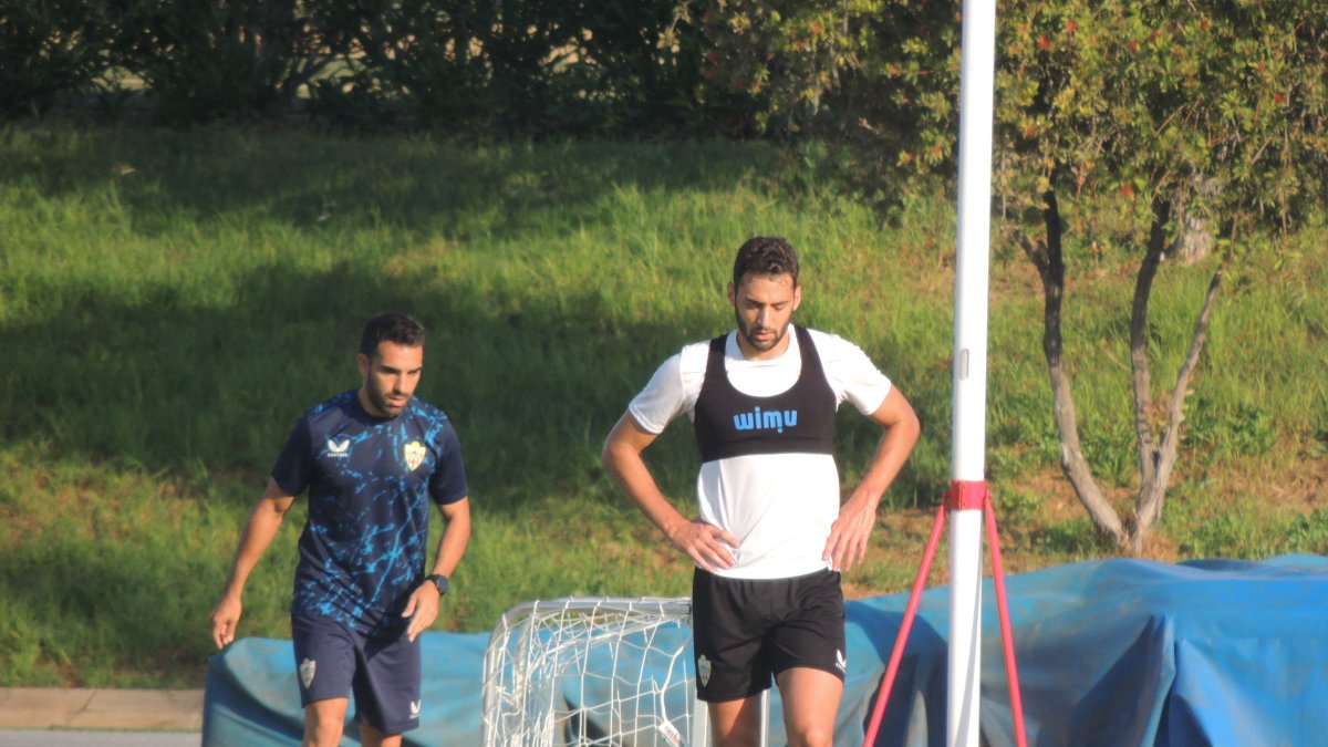 Iván Martos en el campo Anexo del Estadio de los Juegos Mediterráneos.