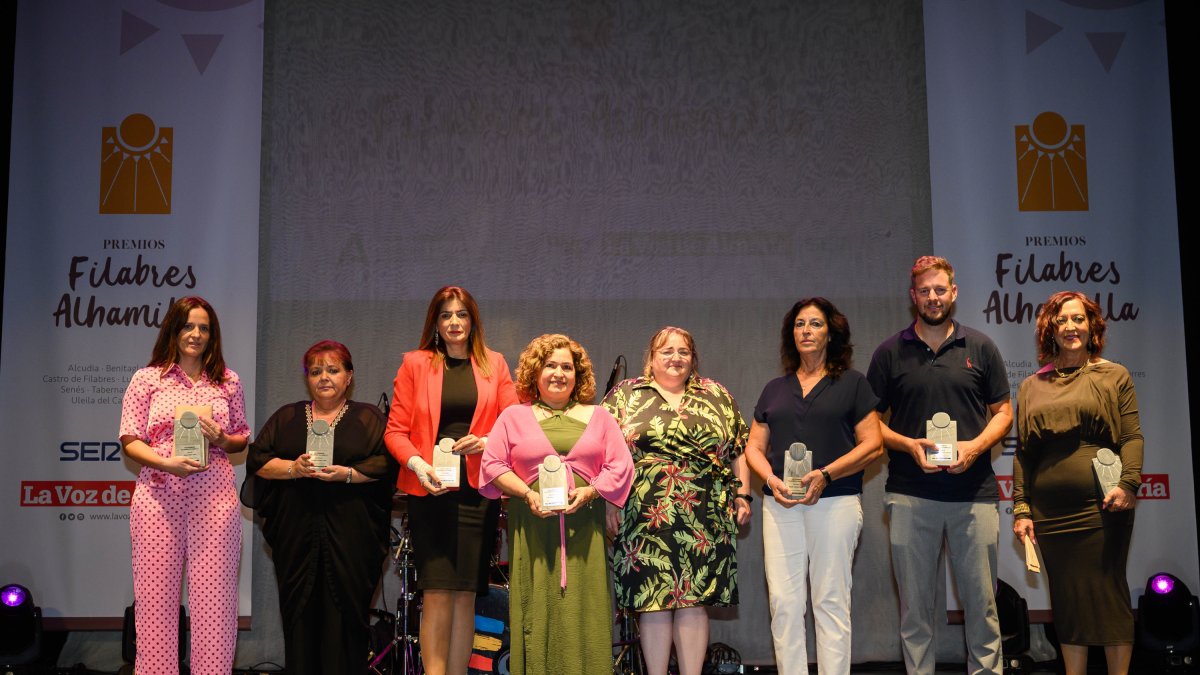 Foto de familia de los premiados.