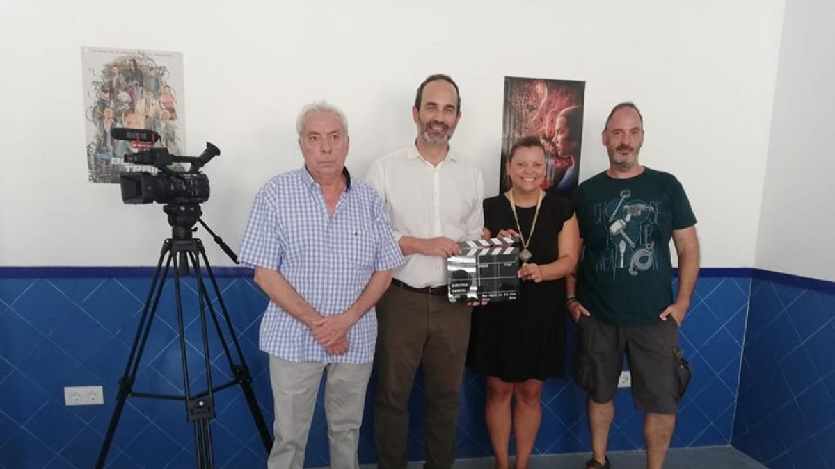 Las autoridades carboneras visitan la primera escuela de cine de la provincia.