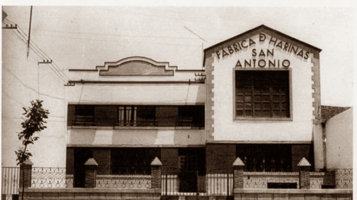 La fábrica y la vivienda anexa de Diego Rodríguez fue diseñada por Guillermo Langle en 1943 en un solar de la Avenida de la Estación.