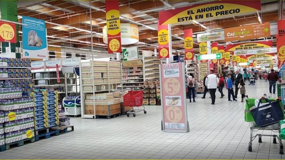 Alcampo, con presencia en Almería, es la cadena nacional más barata, según la OCU.