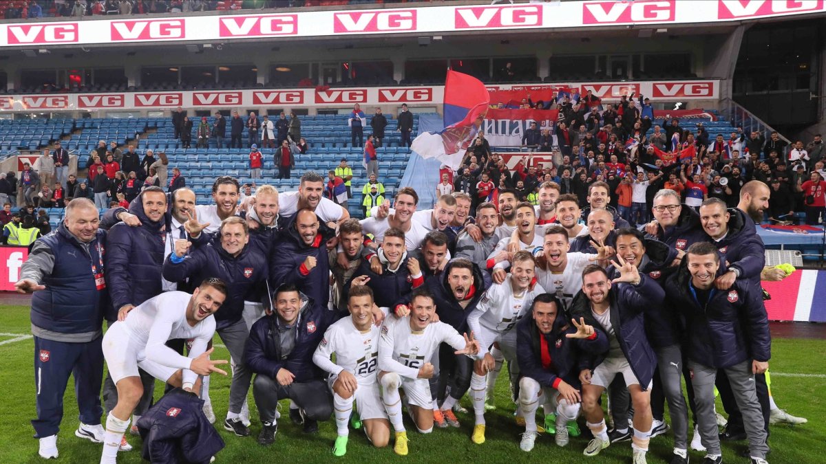 Celebración del combinado serbio tras ganar en Noruega.
