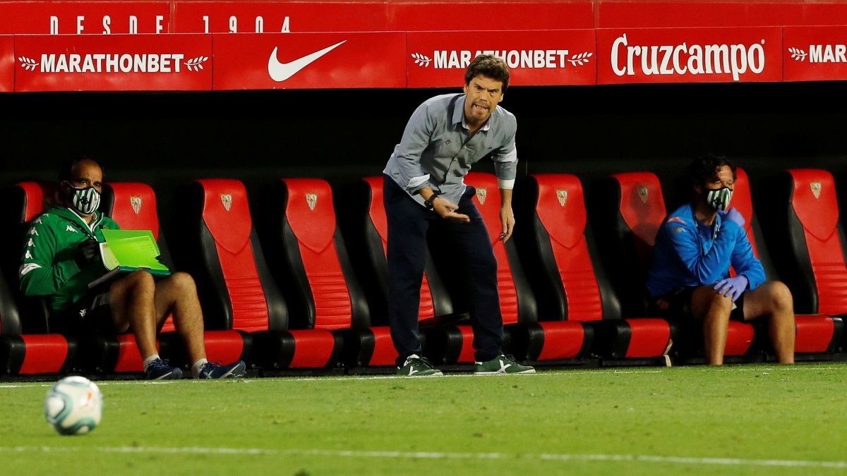 Rubi en el Sánchez Pizjuán como entrenador del Real Betis.
