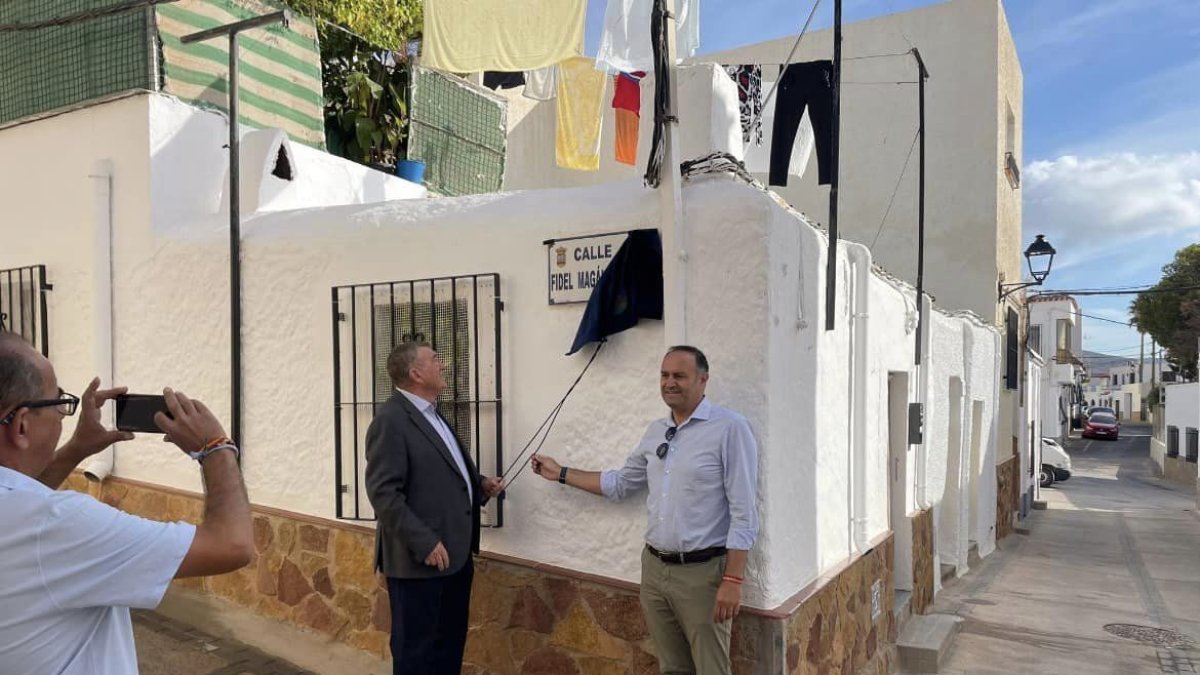Inauguración de una de las 17 nuevas calles en Felix.