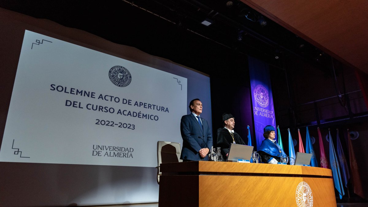 José Carlos Gómez Villamandos, consejero de Universidad, Investigación e Innovación, y Carmelo Rodríguez, rector de la UAL.