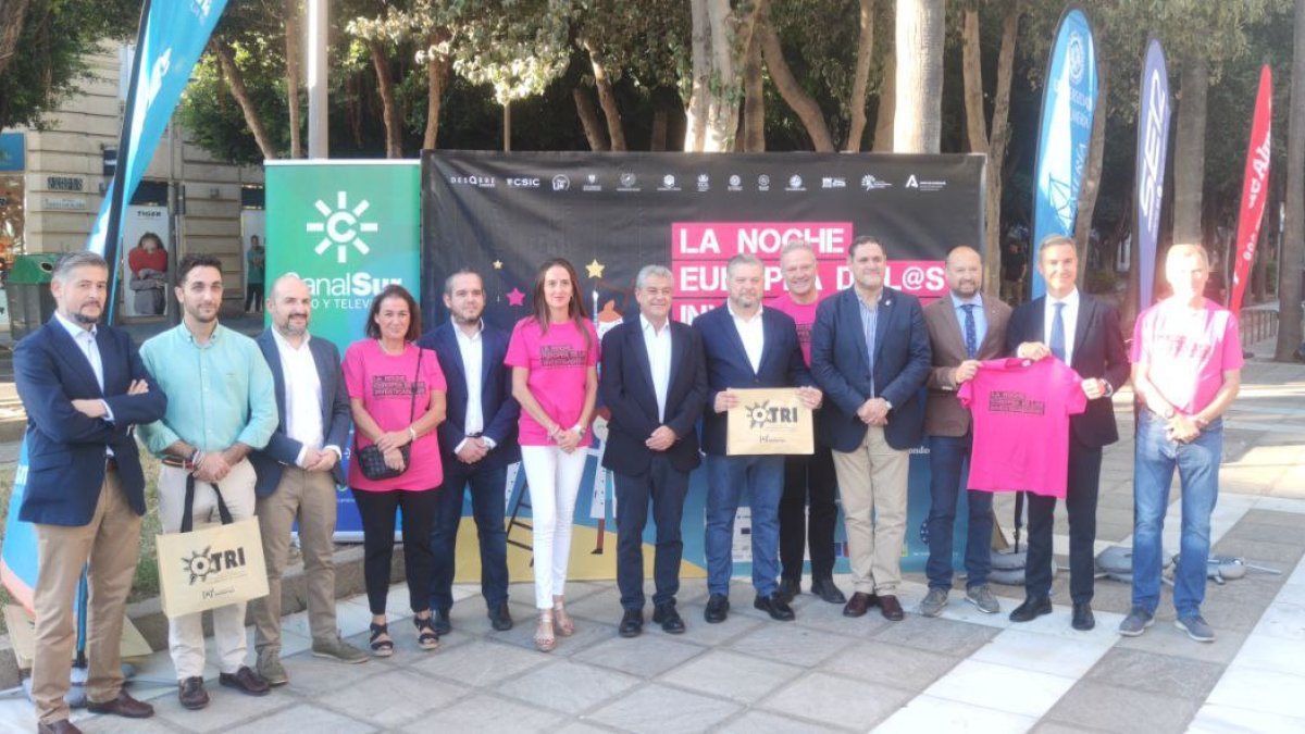 Diferentes autoridades durante el inicio de La Noche de los Investigadores.