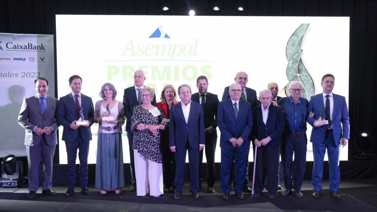 Foto de familia de todos los premiados y organizadores en el Hotel Playadulce de Aguadulce.