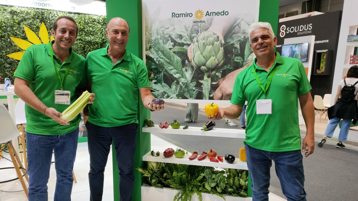 Parte del staff de la empresa Ramiro Arnedo en Fruit Attraction 2022.