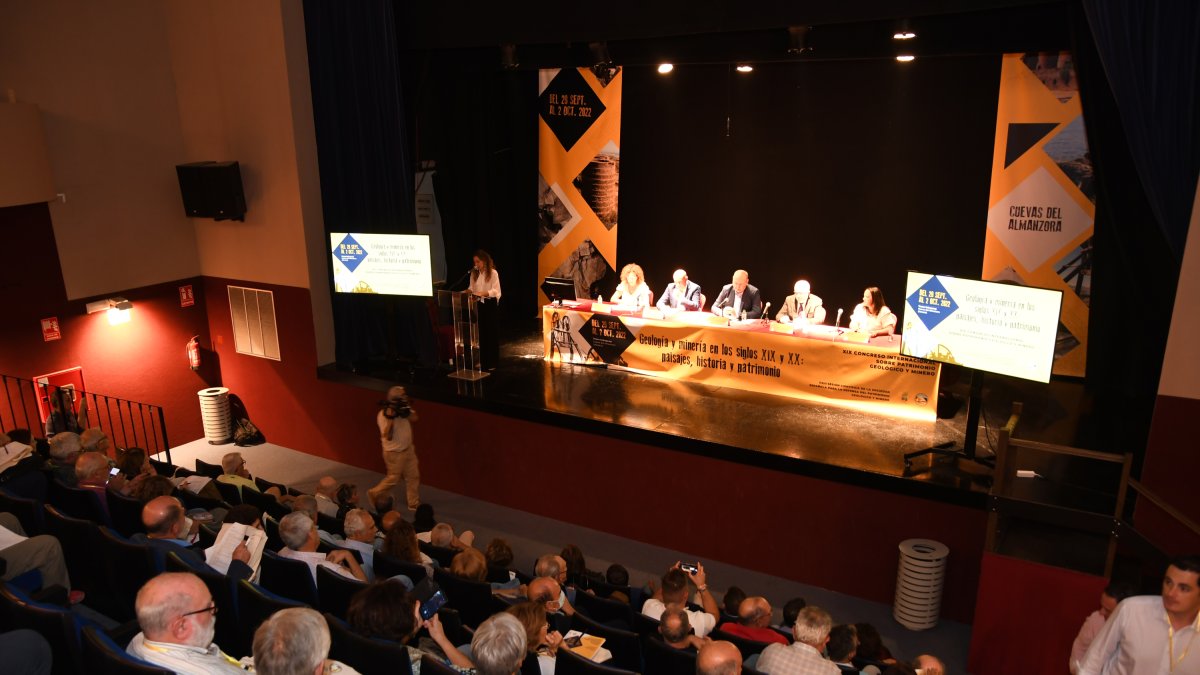 El Cine Teatro Echegaray fue el escenario de la jornada inaugural del Congreso.