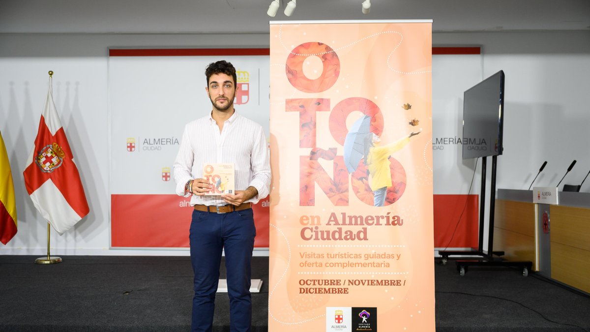 Jesús Luque, concejal de Promoción, durante la presentación de las visitas para otoño.