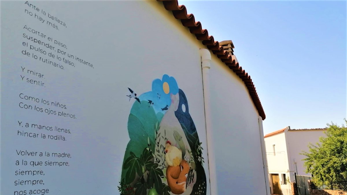 Un mural de la Madre Tierra en la localidad de Almócita.