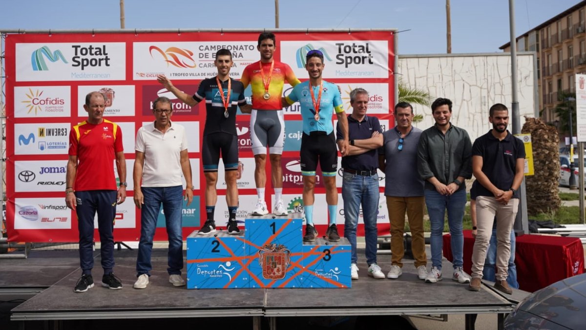 Álex Maldonado del Bikestore en el podio nacional.