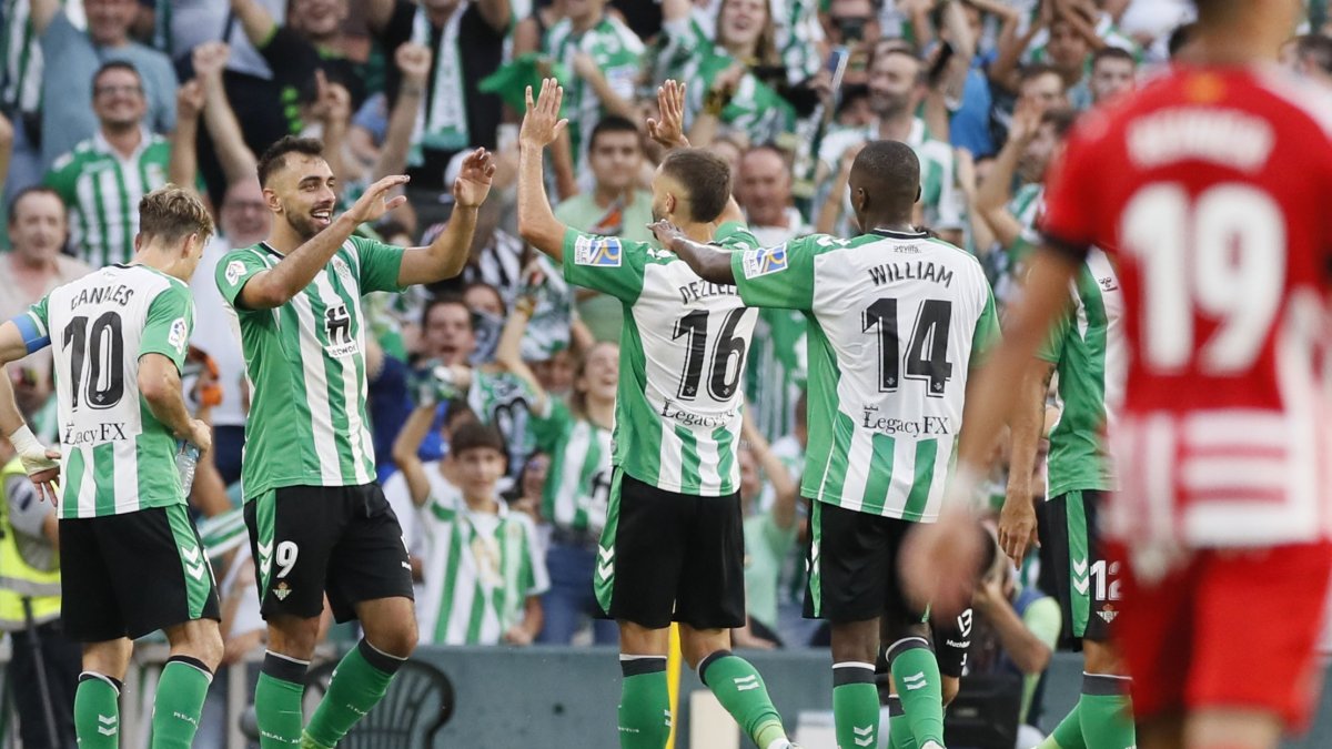 El Betis ganó 2-1 al Girona después de competir en la Europa League.